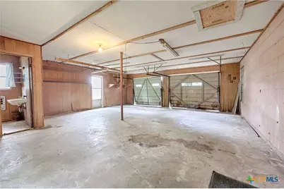 200 Young Street, Hallettsville, TX 77964 - Photo 23