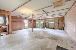200 Young St, Hallettsville, TX 77964 - Photo 23