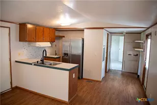 102 Harrison St, Victoria, TX 77904 - Photo 3
