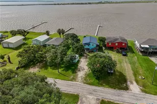 2116 W Bayshore Dr, Palacios, TX 77465 - Photo 5