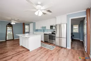 2116 W Bayshore Dr, Palacios, TX 77465 - Photo 21