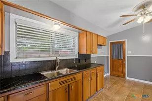 4605 Camellia St, Victoria, TX 77904 - Photo 9