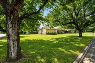 140 Hillcrest Dr, Luling, TX 78648 - Photo 3