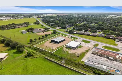 2507 West Loop, El Campo, TX 77437 - Photo 5