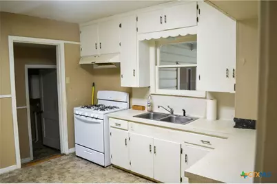 2004 Navidad Street, Victoria, TX 77901 - Photo 7