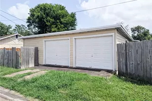 2004 Navidad St, Victoria, TX 77901 - Photo 5