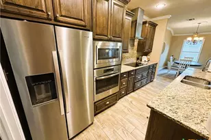 207 Secretariat Dr, Victoria, TX 77901 - Photo 9