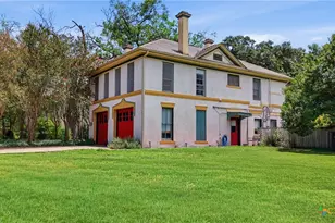 723 St James St, Gonzales, TX 78629 - Photo 7