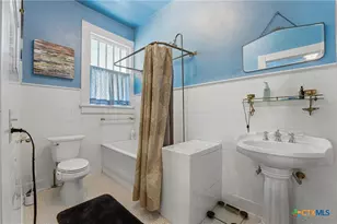 723 St James St, Gonzales, TX 78629 - Photo 23