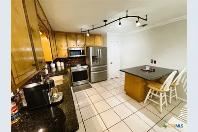 216 Sparrow Lane, Victoria, TX 77905 - Photo 7