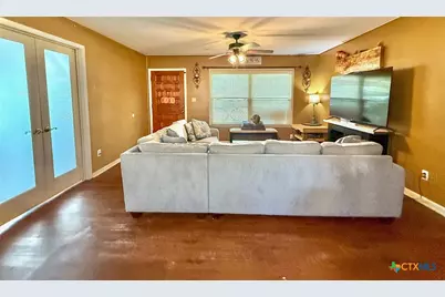 203 W Koether Street, Shiner, TX 77984 - Photo 11