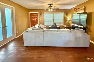 203 W Koether St, Shiner, TX 77984 - Photo 11