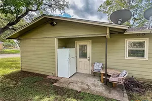 203 W Koether St, Shiner, TX 77984 - Photo 37