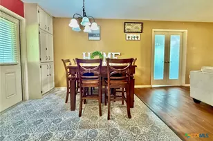 203 W Koether St, Shiner, TX 77984 - Photo 13