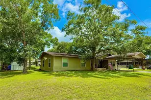 203 W Koether St, Shiner, TX 77984 - Photo 3