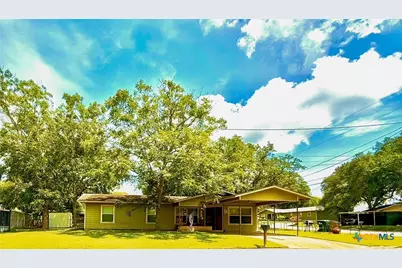 203 W Koether Street, Shiner, TX 77984 - Photo 1