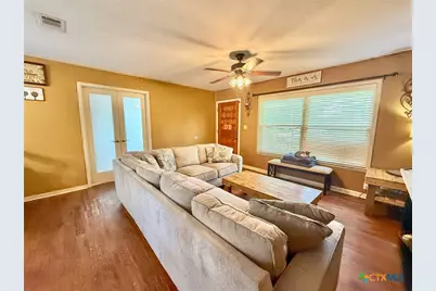 203 W Koether Street, Shiner, TX 77984 - Photo 9