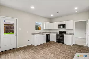 2427 Rambo Dr, San Antonio, TX 78224 - Photo 9