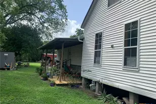 508 Stockdale St, Cuero, TX 77954 - Photo 5