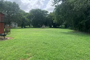 508 Stockdale St, Cuero, TX 77954 - Photo 3