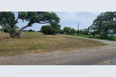 509 W Houston Avenue, Seadrift, TX 77983 - Photo 3