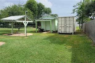 1007 W Dallas Ave, Seadrift, TX 77983 - Photo 7