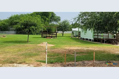 1007 W Dallas Avenue, Seadrift, TX 77983 - Photo 5