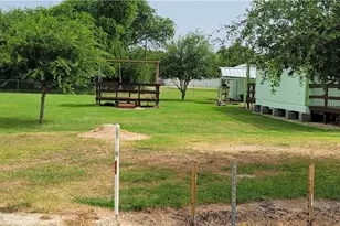 1007 W Dallas Ave, Seadrift, TX 77983 - Photo 5