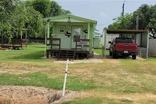 1007 W Dallas Ave, Seadrift, TX 77983 - Photo 3