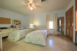 518 N San Patricio St, Goliad, TX 77963 - Photo 13