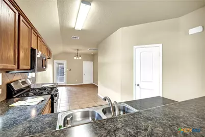 1048 Lilac Wind, New Braunfels, TX 78130 - Photo 5