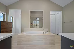 1925 Luna St, New Braunfels, TX 78132 - Photo 5