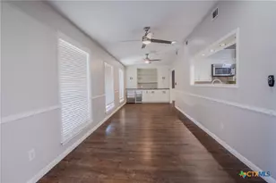 303 Turtle Rock Dr, Victoria, TX 77904 - Photo 17