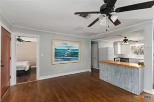1521 S Mesquite Ave, New Braunfels, TX 78130 - Photo 13