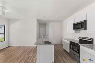 814 S 22nd St, Temple, TX 76501 - Photo 11
