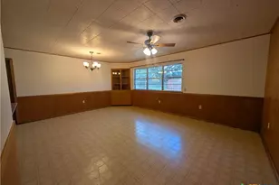 311 Delany St, Seguin, TX 78155 - Photo 3