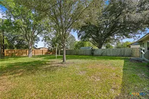 205 Sandra St, Edna, TX 77957 - Photo 17