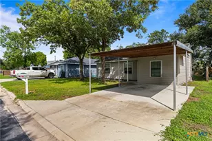 205 Sandra St, Edna, TX 77957 - Photo 3
