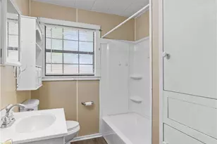 205 Sandra St, Edna, TX 77957 - Photo 15