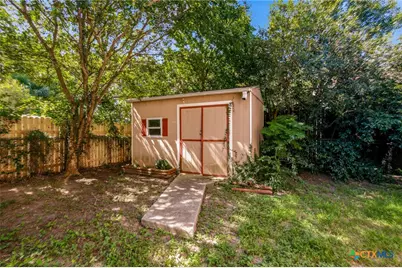 705 W San Antonio Street, Victoria, TX 77901 - Photo 15