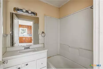 705 W San Antonio Street, Victoria, TX 77901 - Photo 25