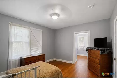 705 W San Antonio Street, Victoria, TX 77901 - Photo 11