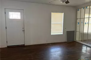 103 S Walnut St, Lampasas, TX 76550 - Photo 3
