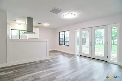 1225 W Coll Street, New Braunfels, TX 78130 - Photo 15