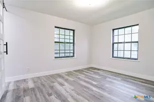 1225 W Coll St, New Braunfels, TX 78130 - Photo 23