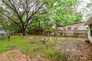 1225 W Coll St, New Braunfels, TX 78130 - Photo 27
