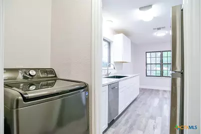 1225 W Coll Street, New Braunfels, TX 78130 - Photo 7