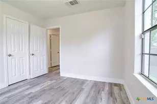 1225 W Coll St, New Braunfels, TX 78130 - Photo 21