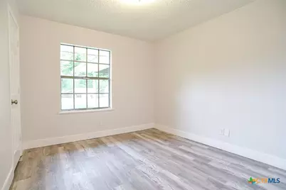 1225 W Coll Street, New Braunfels, TX 78130 - Photo 19
