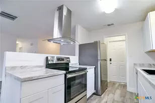 1225 W Coll St, New Braunfels, TX 78130 - Photo 5